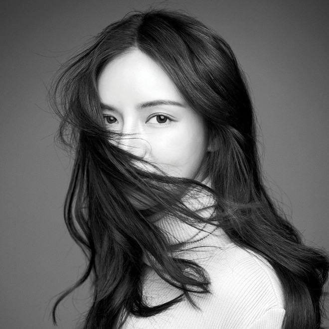 Dân mạng bị cuốn hút bởi lối sống sang chảnh cùng gu thời trang sành điệu của Kim Lim. Họ cũng ngưỡng mộ tình bạn của cô với nhiều người nổi tiếng như ca sĩ Kpop Seungri (Big Bang) và ngôi sao bóng đá Cristiano Ronaldo - người từng gây xôn xao khi ghé thăm Kim và con trai mới sinh của cô vào năm 2017.