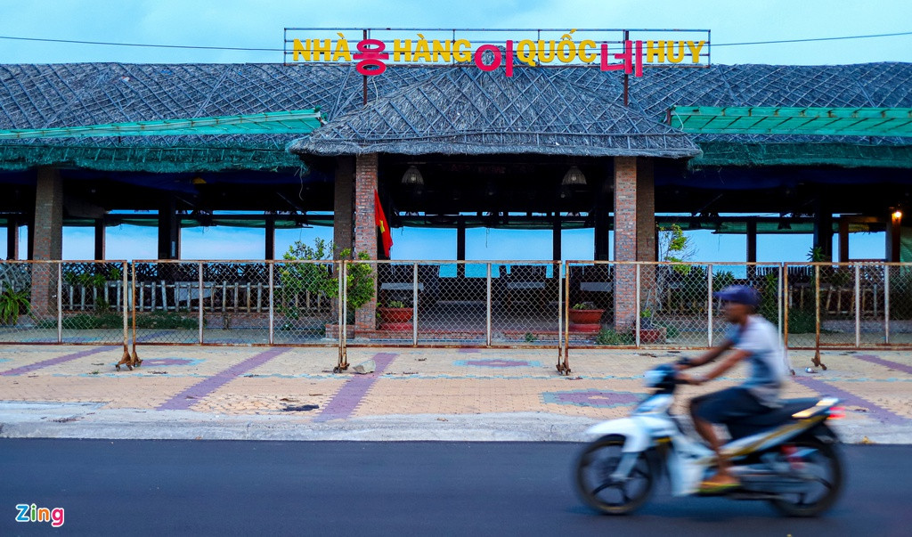 Nguyên nhân là từ khi dịch Covid-19 bùng phát, nguồn khách chính của những cơ sở này là người Nga, Hàn Quốc, Trung Quốc... không thể đến Việt Nam du lịch.