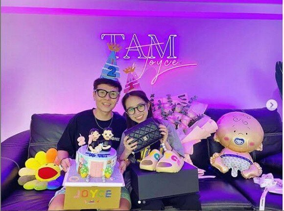 Ai nu nha dai gia Minh Nhua duoc chong tang qua 'sieu xin'