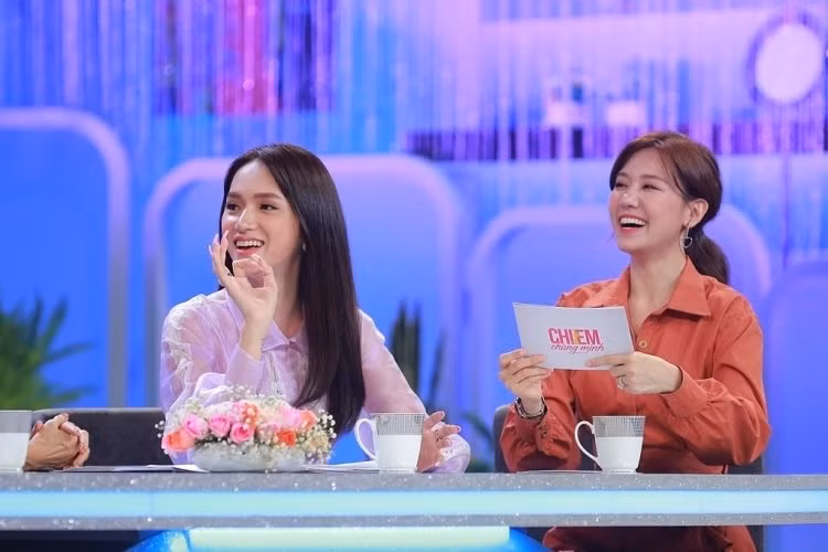 Hari Won khoe chưa hết năm mà đã nhận đến 13 gameshow - Hình 2 Hari Won khoe chua het nam ma da nhan den 13 gameshow-Hinh-2