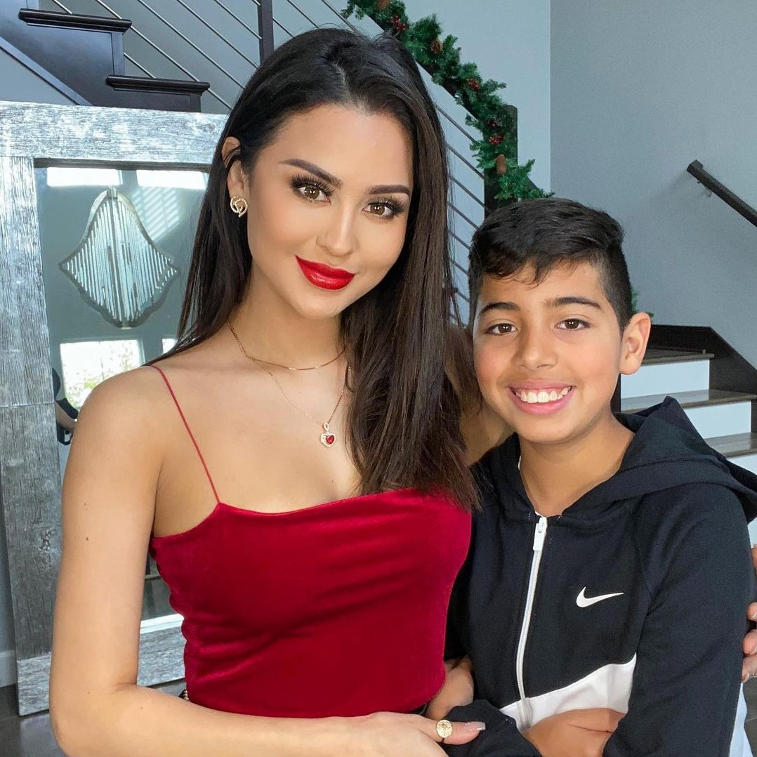 Dominique đã kết hôn và có một cậu con trai tên Jaden. Trước khi trở thành beauty blogger, Dominique chỉ dành trọn thời gian cho việc chăm con, nội trợ và bán bảo hiểm. Từ khi chuyển sang làm vlog, cô cảm thấy cuộc sống bớt nhàm chán, đơn điệu, được giao tiếp với nhiều người và truyền lại kỹ năng của mình khiến cô cảm thấy hạnh phúc. Dù công việc bận rộn, cô vẫn luôn dành thời gian chăm sóc chu toàn cho gia đình nhỏ.