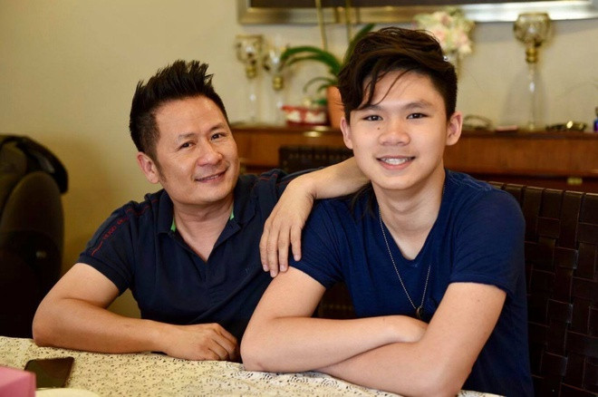  Beckam Nguyễn: Beckam (tên Việt là Bằng Phương) là con trai cả của ca sĩ Bằng Kiều. Chàng trai có năng khiếu chơi guitar, nhảy hiện đại và hiện theo học trường nghệ thuật Huntington Beach Academy for the Performing Art tại California (Mỹ). Beckam sớm bộc lộ tố chất âm nhạc. Khi chia sẻ video cover các ca khúc, con trai Bằng Kiều được khen ngợi. Đặc biệt, màn thể hiện ca khúc Bohemian Rhapsody từng gây chú ý trên mạng xã hội.