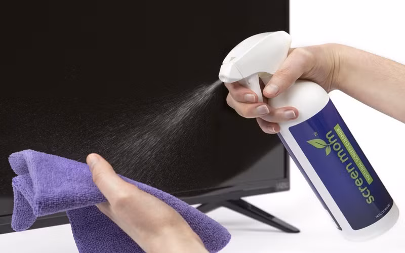 Cách làm sạch tivi màn hình phẳng hiệu quả, không gây chập điện - Hình 2 Cach lam sach tivi man hinh phang hieu qua, khong gay chap dien-Hinh-2