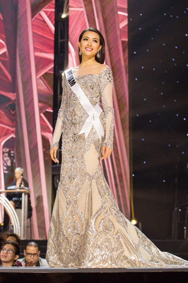 Lệ Hằng là người đẹp duy nhất trong top 3 Hoa hậu Hoàn vũ Việt Nam 2015 còn độc thân và hoạt động showbiz. Năm 2016, cô tiếp bước Phạm Hương tham gia tranh tài tại Miss Universe, nhưng cũng không đạt thành tích tốt. Ảnh: Missosology.