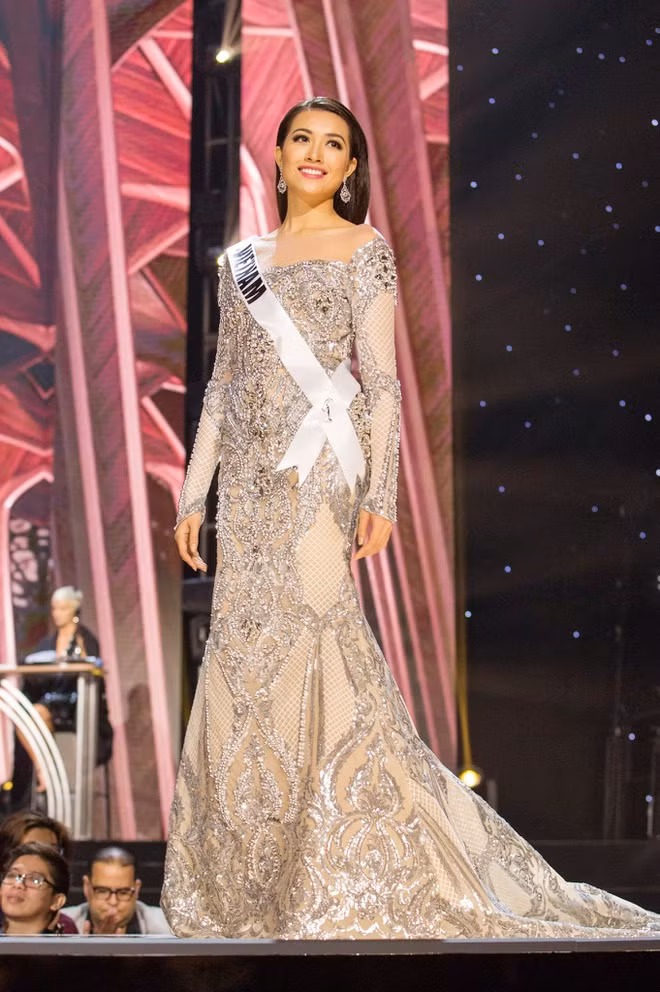 Lệ Hằng là người đẹp duy nhất trong top 3 Hoa hậu Hoàn vũ Việt Nam 2015 còn độc thân và hoạt động showbiz. Năm 2016, cô tiếp bước Phạm Hương tham gia tranh tài tại Miss Universe, nhưng cũng không đạt thành tích tốt. Ảnh: Missosology.