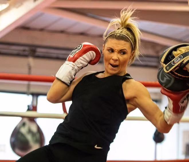 Tu ke nghien ruou, thuoc la, co gai lot xac, thanh vo si noi tieng-Hinh-5