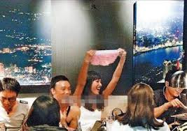 Nhung sao Hoa mat hinh tuong khi say ruou-Hinh-8