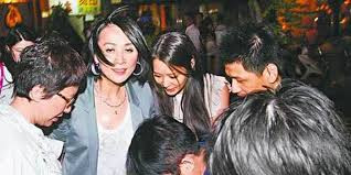 Nhung sao Hoa mat hinh tuong khi say ruou-Hinh-6