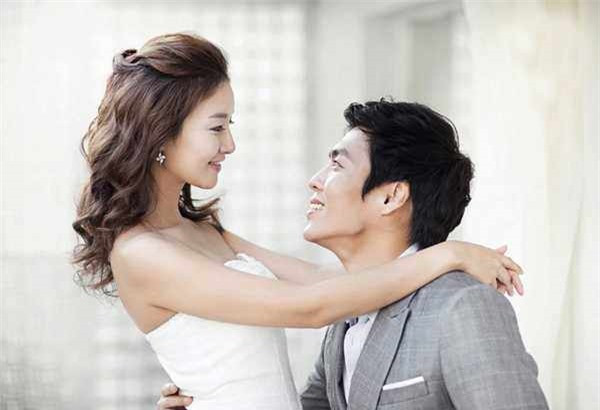 Nguoi phu nu la mat trong dam tang cua bo chong-Hinh-2