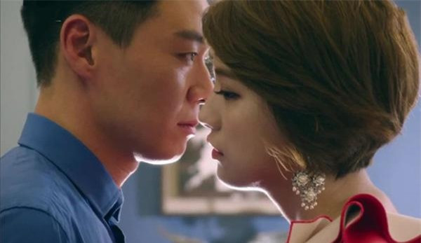 Nguoi phu nu la mat trong dam tang cua bo chong-Hinh-3