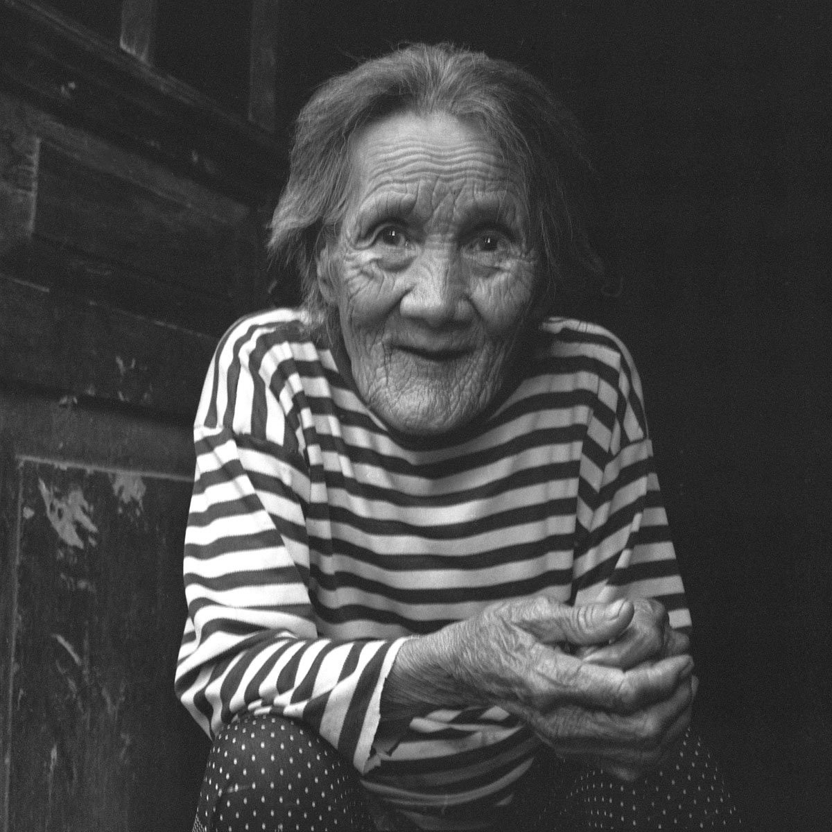 Cụ bà trong ảnh một trong những nhân chứng cuối cùng của tục bó chân tại Trung Quốc.