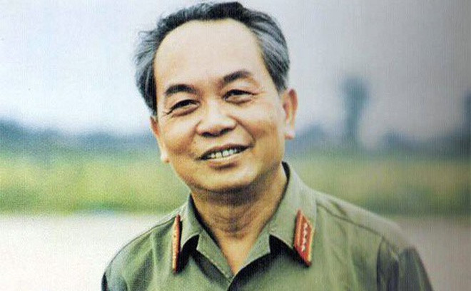  Đại tướng Võ Nguyên Giáp (1911-2013): Đại tướng Võ Nguyên Giáp được mệnh danh bậc thầy số một về chiến tranh du kích. Báo chí, truyền thông nước ngoài gọi ông là "Napoleon của Việt Nam". Sinh thời, Đại tướng Võ Nguyên Giáp nhận được sự kính nể của ngay chính đối thủ như tướng De Castries của nước Pháp hay Bộ trưởng Quốc phòng Robert McNamara của nước Mỹ. Cùng Hưng Đạo vương Trần Quốc Tuấn, Đại tướng Võ Nguyên Giáp là một trong 10 nhà cầm quân kiệt xuất nhất lịch sử theo danh sách bình chọn của Hội đồng khoa học Hoàng gia Anh vào năm 1984.