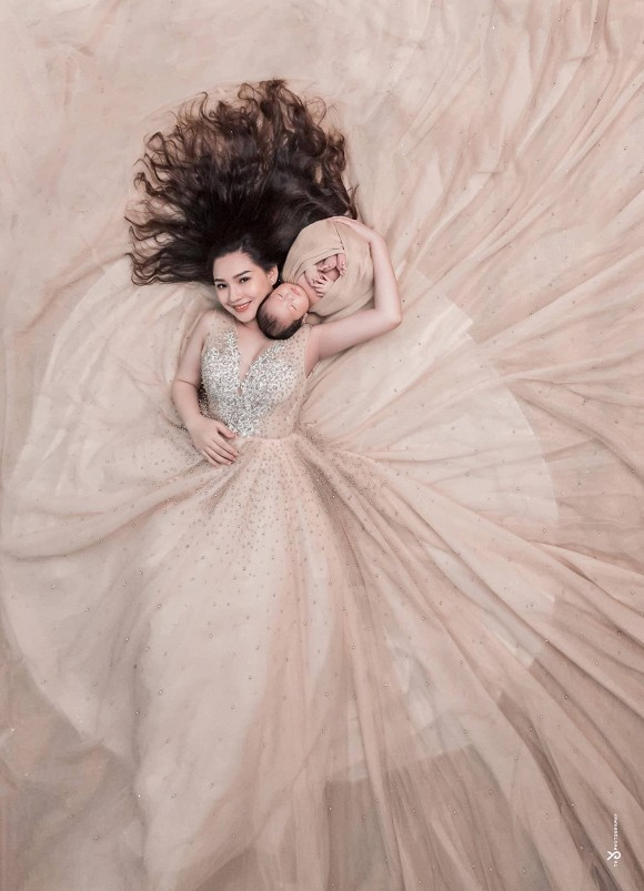 Vo cu cua co dien vien Duy Nhan lan dau khoe anh con dau long