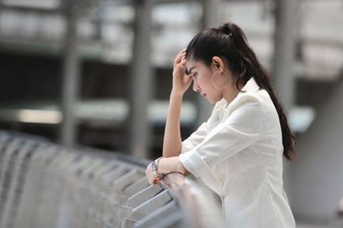 Ngã vào tay người đàn ông khác khi chồng tha thứ nhưng lạnh nhạt Nga vao tay nguoi dan ong khac khi chong tha thu nhung lanh nhat