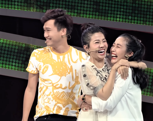 Roi nuoc mat voi hinh anh Truong Giang giup Mai Phuong