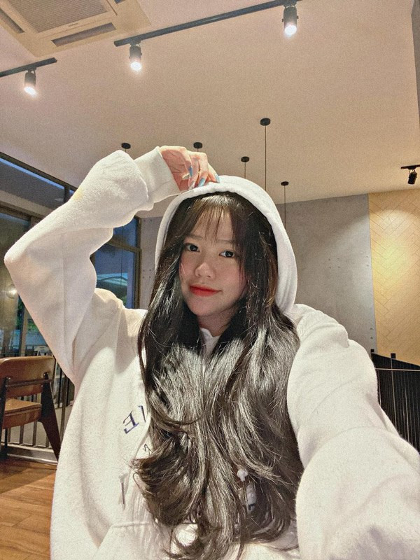 Bạn gái Quang Hải lột xác hoàn toàn khi thay đổi kiểu tóc - Hình 4 Ban gai Quang Hai lot xac hoan toan khi thay doi kieu toc-Hinh-4