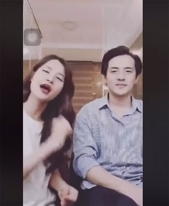 Ông Cao Thắng chữa thẹn cho vợ trên livestream cực yêu - Hình 2 Ong Cao Thang chua then cho vo tren livestream cuc yeu-Hinh-2