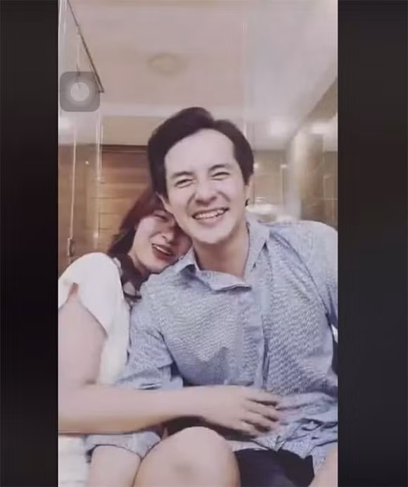 Ông Cao Thắng chữa thẹn cho vợ trên livestream cực yêu Ong Cao Thang chua then cho vo tren livestream cuc yeu