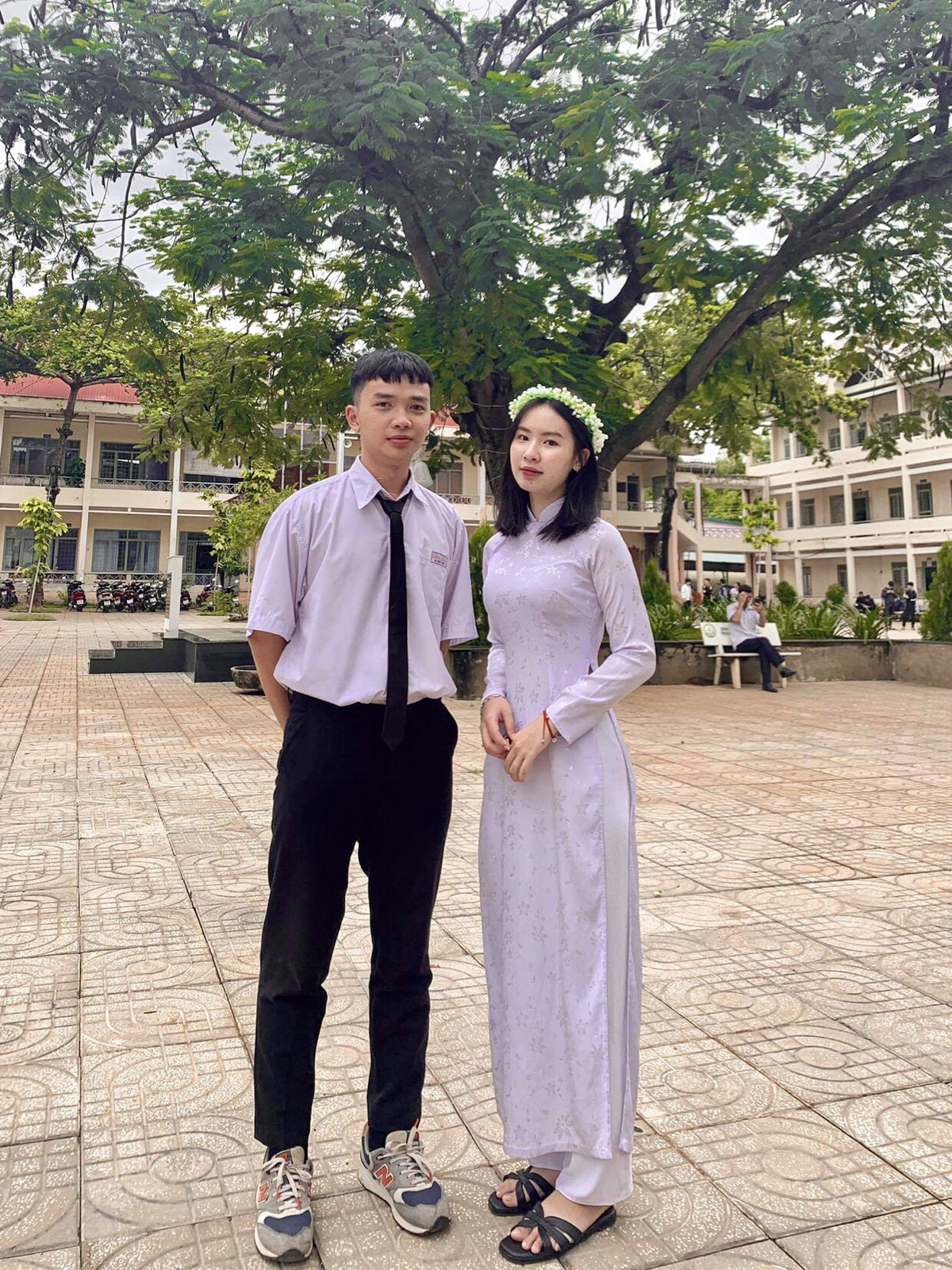 Chuyen tinh cua cap doi hoc cung tu lop 1 den tot nghiep cap 3-Hinh-7