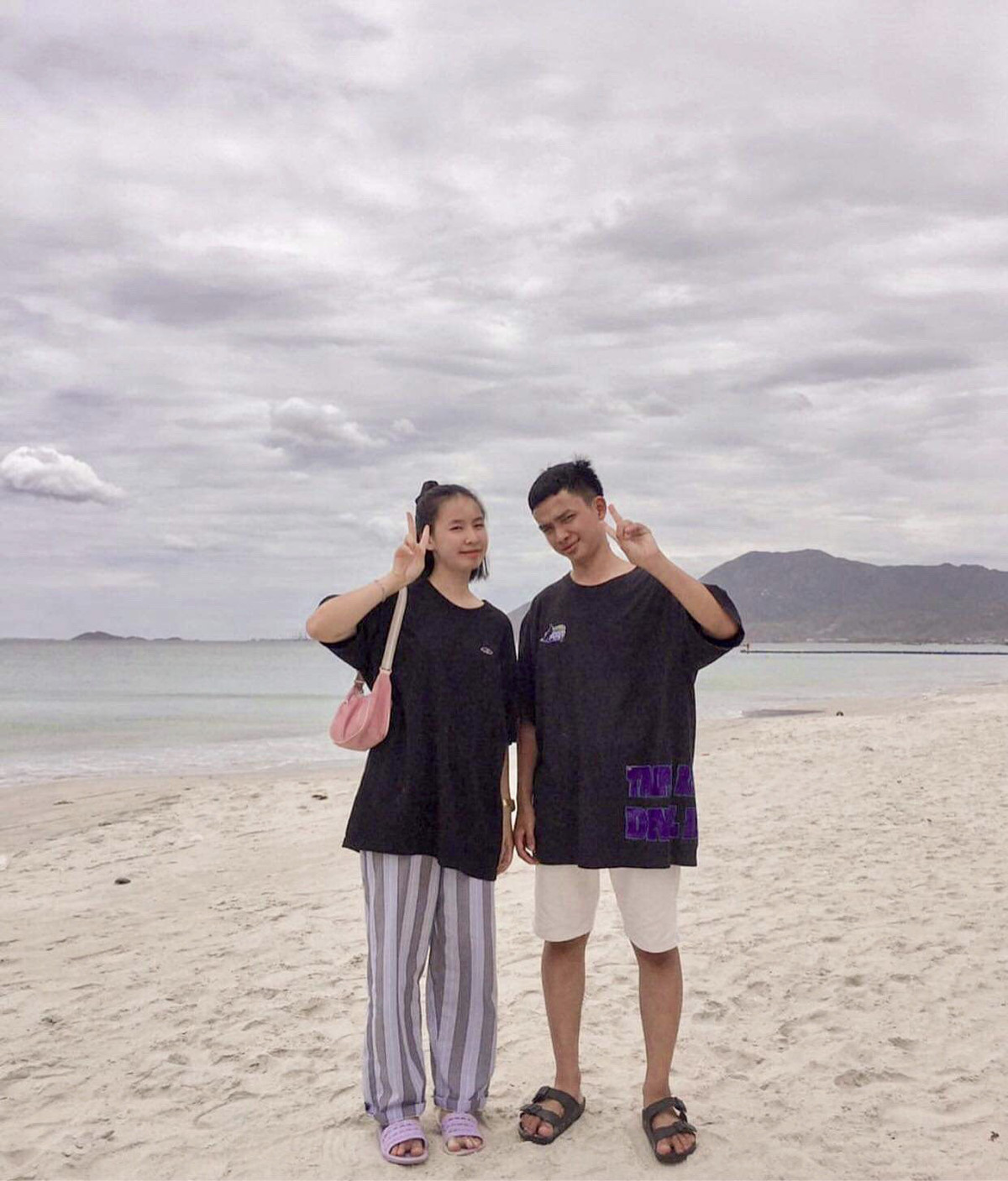 Chuyen tinh cua cap doi hoc cung tu lop 1 den tot nghiep cap 3-Hinh-4