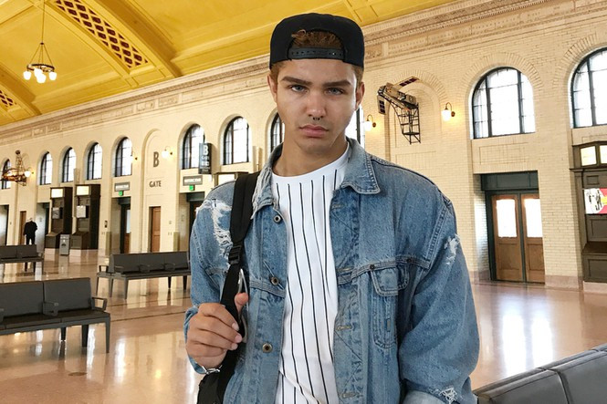 Quay video liếm bồn cầu, ngôi sao mạng xã hội nhiễm Covid-19 - Hình 2 Quay video liem bon cau, ngoi sao mang xa hoi nhiem Covid-19-Hinh-2