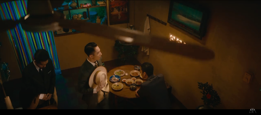 Menu mon an nhin thoi cung du phat them trong MV cua Son Tung M-TP-Hinh-4