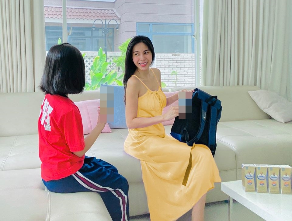 Con gai cua Thuy Tien lon phong phao gay ngo ngang-Hinh-3