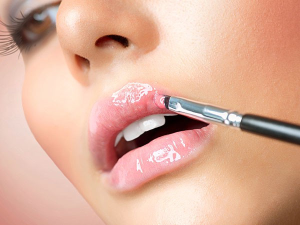 8 “bảo bối” bạn cần luôn mang bên mình để có đôi môi hoàn hảo - Hình 7 8 “bao boi” ban can luon mang ben minh de co doi moi hoan hao-Hinh-7