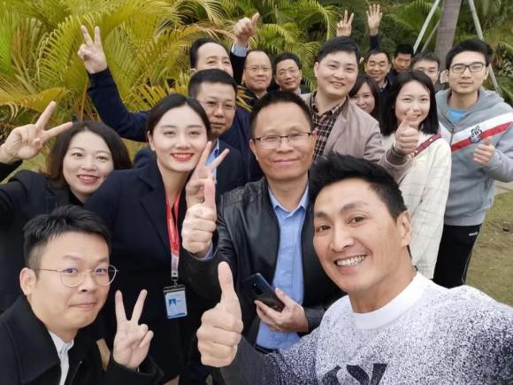 Ha Gia Kinh phai lai may xuc kiem tien o tuoi ngoai 60?-Hinh-3