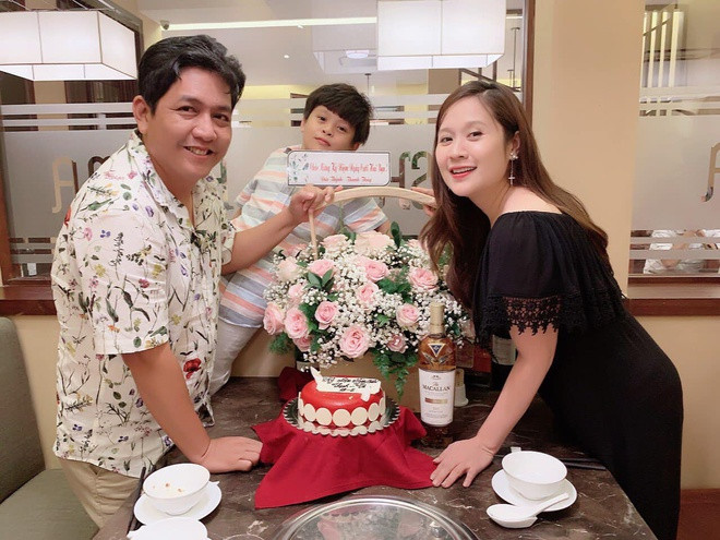 Về phía Đức Thịnh, vào mỗi dịp kỷ niệm ngày cưới, anh đều mua hoa và quà tặng vợ. Năm 2019, nam đạo diễn khẳng định tình cảm bền chặt với vợ qua dòng trạng thái: "Hơn một thập kỷ bên nhau. Tụi mình giờ đã có 2 đứa con. Tụi mình đã không còn trẻ khỏe, đẹp và hồn nhiên như hồi ấy. Nhưng cứ thử thương yêu và bên nhau thêm 3-4-5 cái thập kỷ nữa em nhỉ".