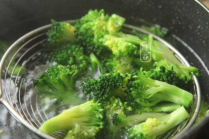 Những loại rau nhất định phải chần qua nước nóng - Hình 2 Nhung loai rau nhat dinh phai chan qua nuoc nong-Hinh-2