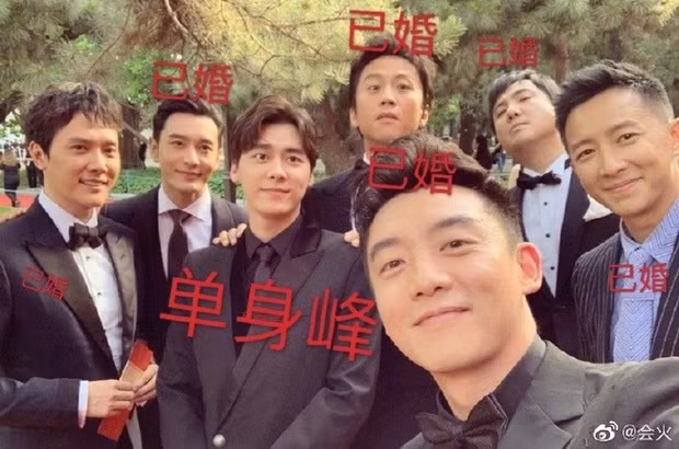 Ngày 21/5, Lý Dịch Phong trở thành cái tên được cộng đồng mạng Trung Quốc réo gọi sau khi Trịnh Khải thông báo kết hôn với Miêu Miêu. Bức ảnh nam diễn viên bị vây quanh dàn tài tử đã kết hôn như Huỳnh Hiểu Minh, Phùng Thiệu Phong, Đặng Siêu, Hàn Canh cũng được đào lại. Trong khi dàn nam thần trong ảnh đều lần lượt đã lập gia đình, chỉ riêng Lý Dịch Phong vẫn giữ danh hiệu "độc thân bền vững".
