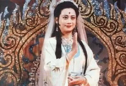 5 vi nu than tien khien Ton Ngo Khong phai cui dau la ai?