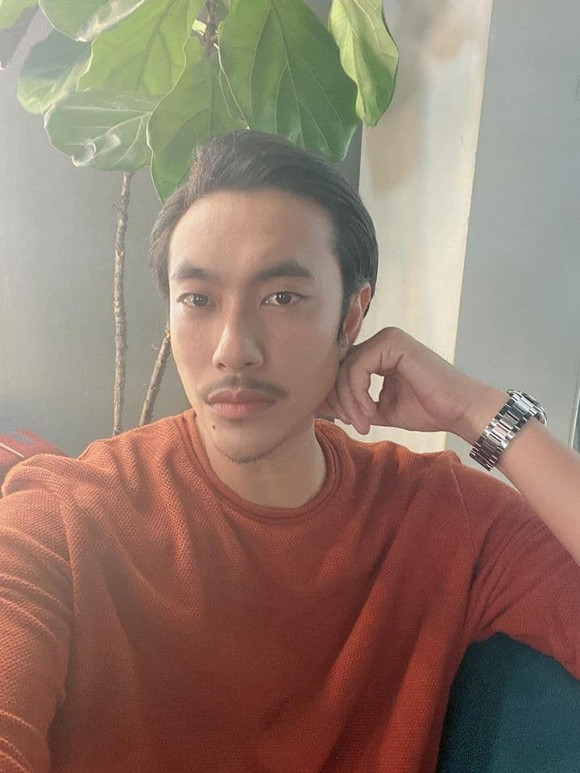 Khuôn mặt nhọn hoắt khác lạ của Kiều Minh Tuấn Khuon mat nhon hoat khac la cua Kieu Minh Tuan