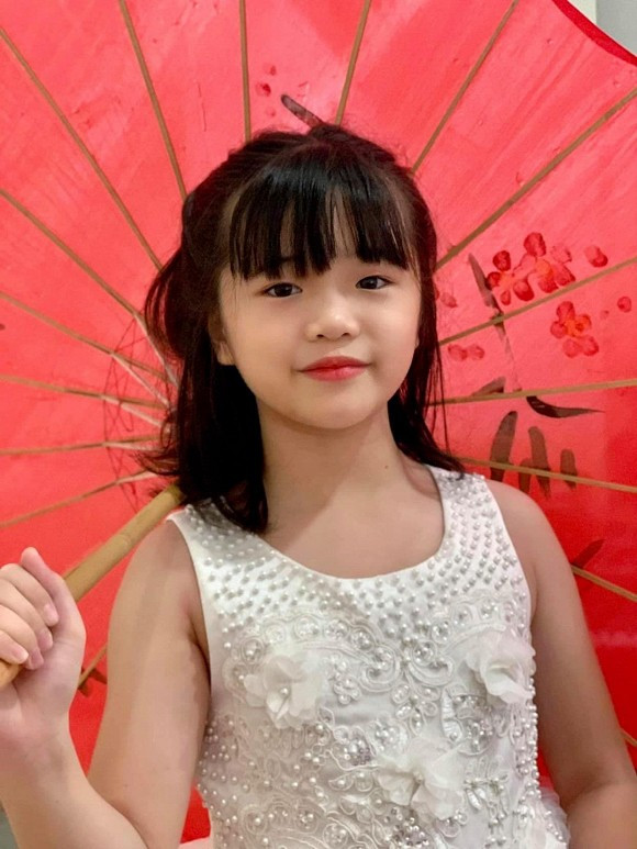 Thuy Nga khoe con gai voi ngoai hinh lot xac-Hinh-2