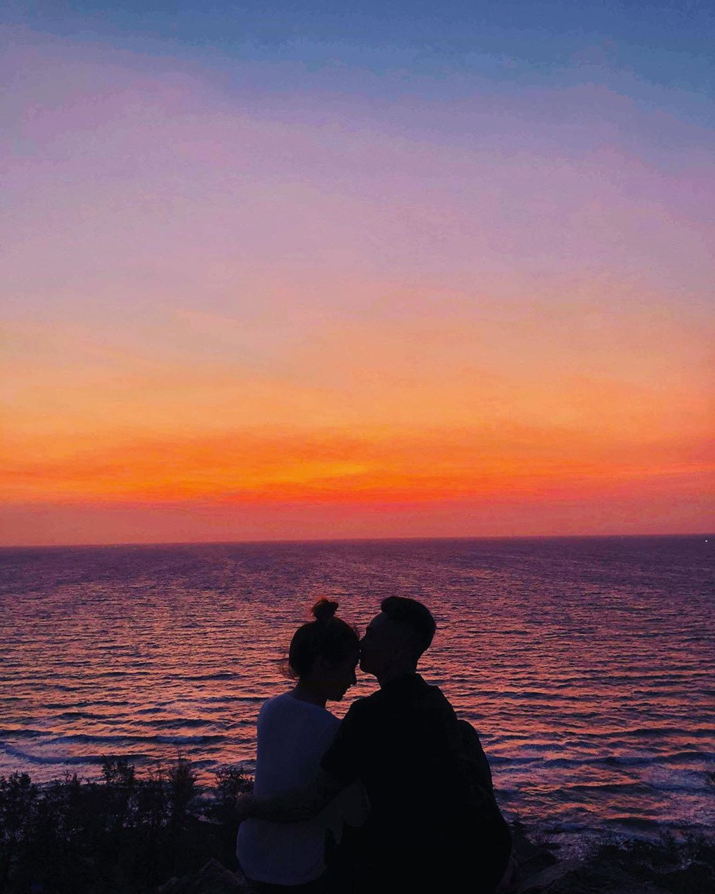  Kiểu chụp ảnh “so deep” hay giới trẻ gọi với cái tên “diễn sâu” là gợi ý cho nhóm bạn có 2-3 người hoặc dành cho các cặp đôi có chung sở thích du lịch. Các bạn có thể chọn những bối cảnh như hoàng hôn hay bình minh trên biển... để lưu giữ những khoảnh khắc đáng nhớ trong mỗi chuyến đi. Ảnh: Ny_stp.