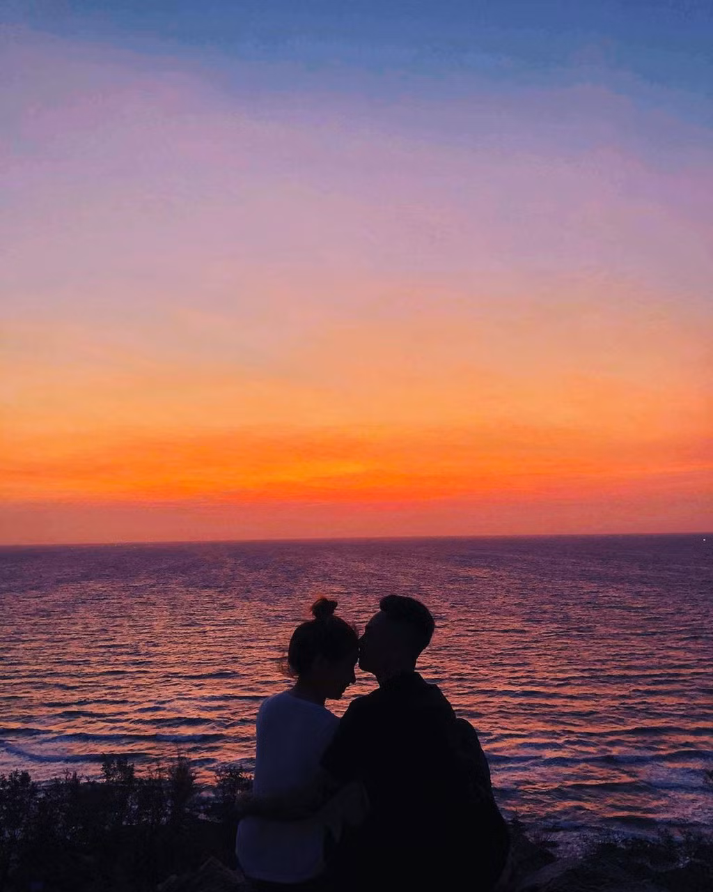  Kiểu chụp ảnh “so deep” hay giới trẻ gọi với cái tên “diễn sâu” là gợi ý cho nhóm bạn có 2-3 người hoặc dành cho các cặp đôi có chung sở thích du lịch. Các bạn có thể chọn những bối cảnh như hoàng hôn hay bình minh trên biển... để lưu giữ những khoảnh khắc đáng nhớ trong mỗi chuyến đi. Ảnh: Ny_stp.