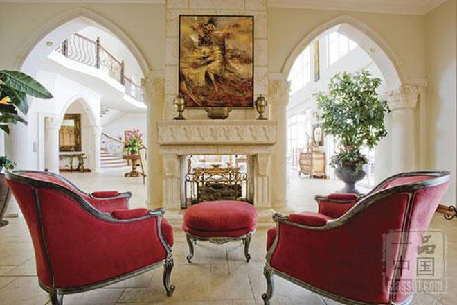 Không chỉ sinh sống trong biệt thự hàng triệu đô la ở giữa thủ đô, gia đình Lưu Diệc Phi còn sở hữu nhiều bất động sản đắt đỏ khác tại Tô Châu. Tại Mỹ, nữ diễn viên có một căn biệt thự với tông màu chủ đạo trắng, là nơi cô nghỉ ngơi mỗi khi lưu trú tại đây.