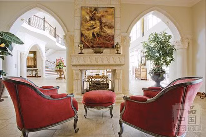 Không chỉ sinh sống trong biệt thự hàng triệu đô la ở giữa thủ đô, gia đình Lưu Diệc Phi còn sở hữu nhiều bất động sản đắt đỏ khác tại Tô Châu. Tại Mỹ, nữ diễn viên có một căn biệt thự với tông màu chủ đạo trắng, là nơi cô nghỉ ngơi mỗi khi lưu trú tại đây.