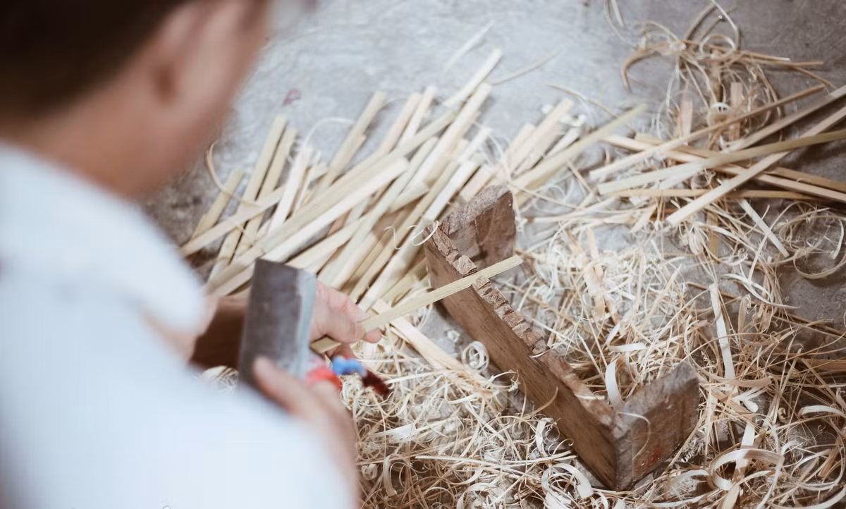 Cơ sở của nghệ nhân Đỗ Văn Liên không chỉ làm chuồn chuồn mà còn nhận các đơn đặt hàng làm chim tre, bướm tre. Theo nghệ nhân chia sẻ, những loại sản phẩm này giá thành cao, thời gian thực hiện lâu và không được đặt mua nhiều.