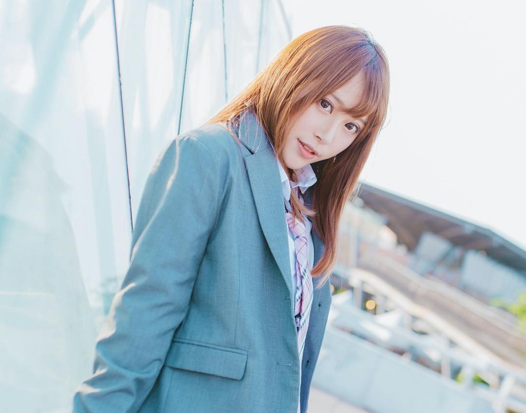 "Cảm ơn Quingquing đã cho tôi cơ hội này. Tôi rất vui khi được chia sẻ với các bạn trẻ về hành trình của mình. Cảm ơn các em đã lắng nghe. Hy vọng những bạn học sinh đều đủ dũng khí để theo đuổi đam mê của mình trong tương lai", cô viết.