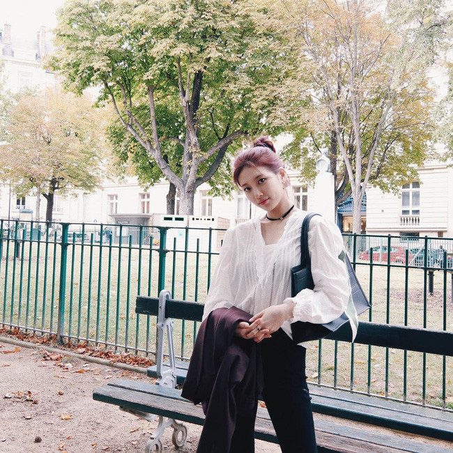 Ao so mi/blouse trang vao tay cac my nhan Han ra set do dep me ly-Hinh-5