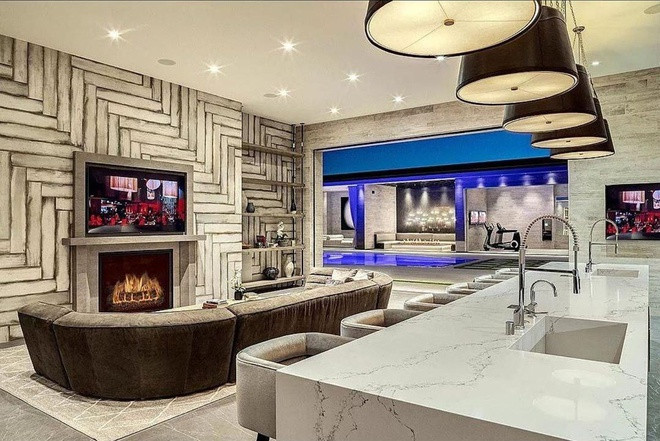 Dinh thự này có diện tích 1.426 m2, nằm hoàn toàn trên một mặt sàn.