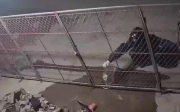 Loi khai ghe ron cua ke tam 10 lit xang dot nha hang xom