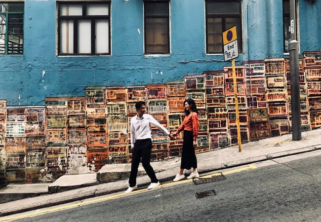 Nhớ lại những chuyến đi ý nghĩa, chị Lê Xuân chia sẻ: "Mình chỉ biết thầm cảm ơn người bạn đời, kiêm thợ ảnh, người mẫu, nhân viên bê vác... luôn kiên nhẫn thực hiện hàng trăm shoot hình trên mọi nẻo đường cùng cô gái khó tính hay "sáng kiến" và hay đòi hỏi...". Mỗi khi nhớ lại, cả hai đều vô cùng hạnh phúc.