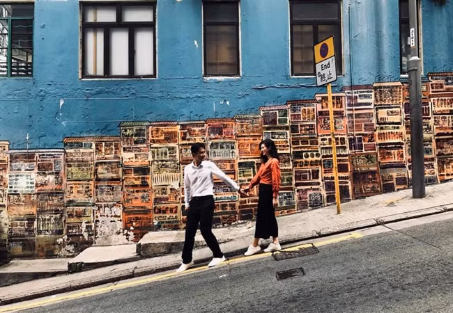 Nhớ lại những chuyến đi ý nghĩa, chị Lê Xuân chia sẻ: "Mình chỉ biết thầm cảm ơn người bạn đời, kiêm thợ ảnh, người mẫu, nhân viên bê vác... luôn kiên nhẫn thực hiện hàng trăm shoot hình trên mọi nẻo đường cùng cô gái khó tính hay "sáng kiến" và hay đòi hỏi...". Mỗi khi nhớ lại, cả hai đều vô cùng hạnh phúc.