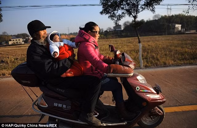 Chu re 72 cuoi co hang xom kem 45 tuoi gio ra sao?-Hinh-6