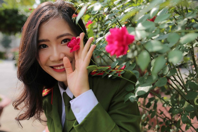 br/> Với số điểm tổng kết 9,13, Trịnh Thùy Linh (sinh năm 1998, Phú Thọ) đạt danh hiệu sinh viên xuất sắc toàn khóa 2016-2020 của Học viện Cảnh sát nhân dân, được Bộ Công an phong thăng hàm cấp bậc lên trung úy thay vì thiếu úy. Ngoài ra, 4 năm theo học, Linh còn là lớp phó học tập năng động, 3 năm liền là học viên giỏi, 1 năm là học viên xuất sắc, giải ba nghiên cứu khoa học năm học 2017-2018, chứng chỉ HSK5 (274 điểm), giải ba Cuộc thi Olympic Luật hình sự.