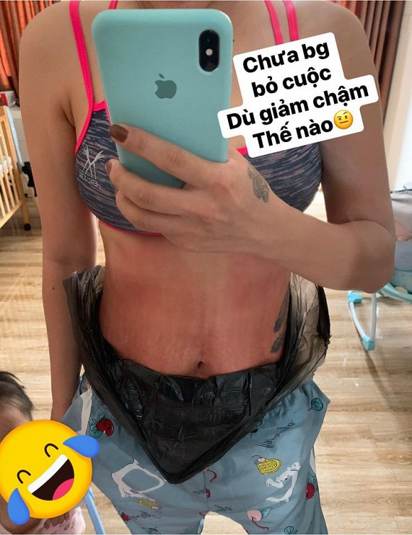 Hải Băng hé lộ hình ảnh bụng chằng chịt vết rạn sau 3 lần sinh - Hình 2 Hai Bang he lo hinh anh bung chang chit vet ran sau 3 lan sinh-Hinh-2