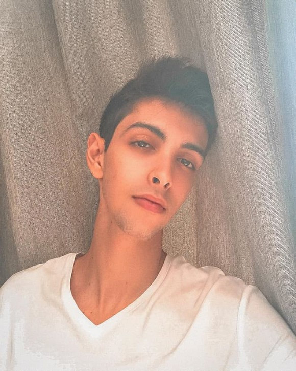 Em trai An Tay: Cao 1.95m, hut luot theo doi hon ca chi-Hinh-4